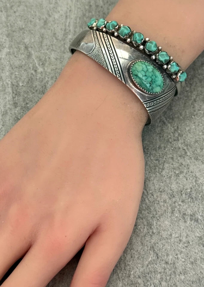 Vintage KEWA RODERICK & MARILYN TENORIO Birdseye Turquoise Sterling Bracelet 39g - Image 3 of 4