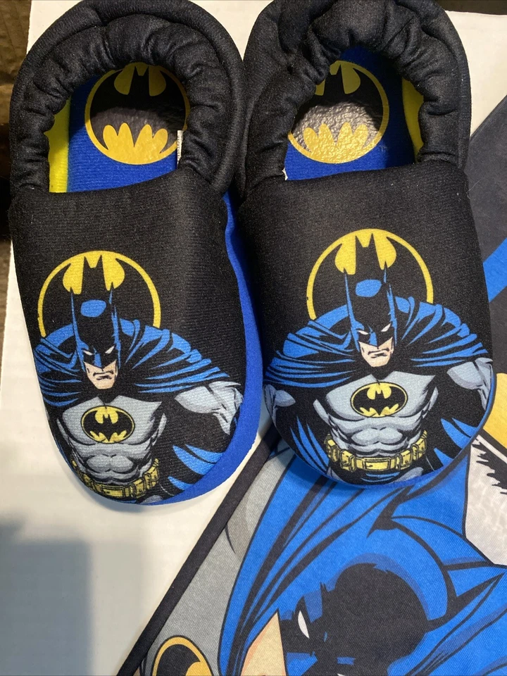 Batman Boys' Pajama/Lounge Pant Size 6/7 With Matching Slippers Size 11/12 New - Image 2 of 4