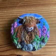 NEEDLE FELT BROOCH CHRISTMAS HIGHLAND COW