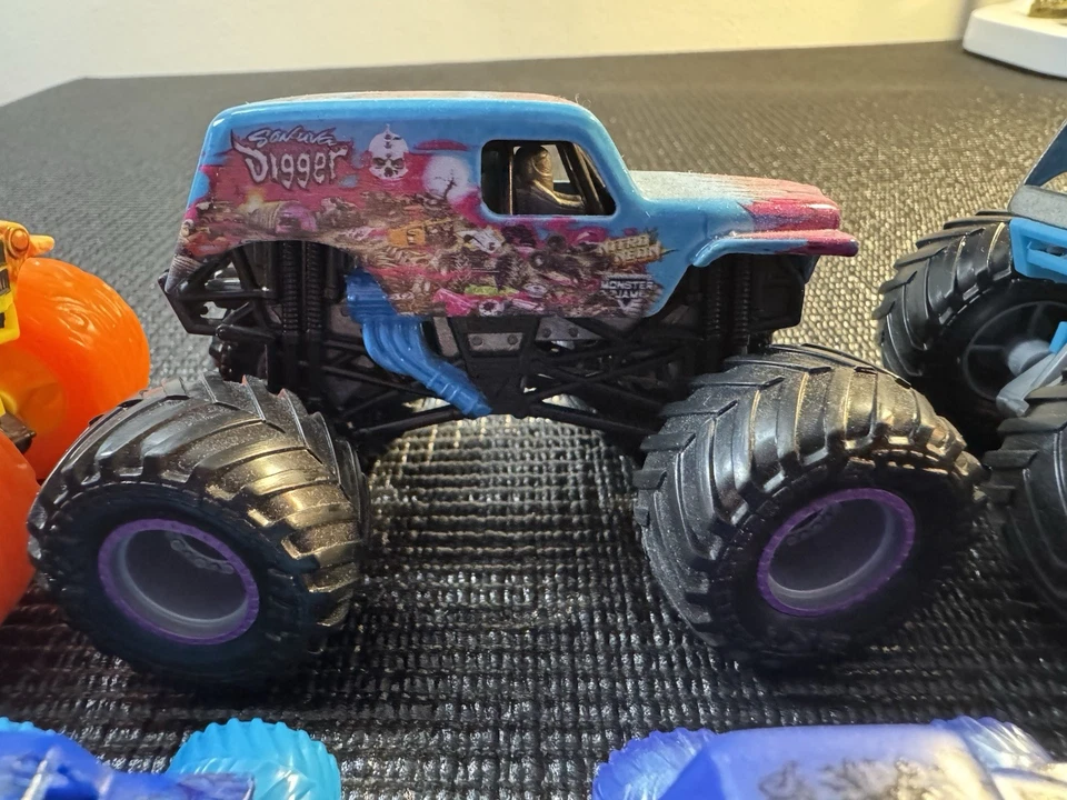 Monster Jam Son Ova Excavadora Lote De 5 Incluye Minis Fuego Y Hielo Persecución Personalizada Foto 3 de 4