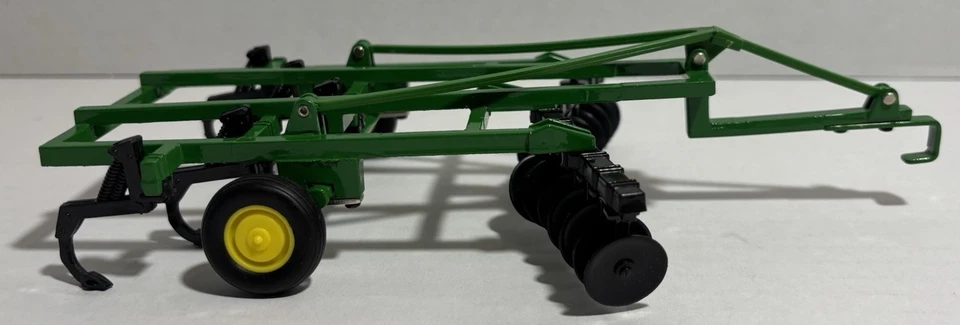 ERTL 1:64 Scale John Deere Farm  5 Shank Subsoiler Disc Harrow USED GREAT SHAPE - Image 2 of 4