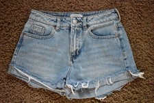 Pacsun light blue wash denim mom shorts w/raw hem - size 25