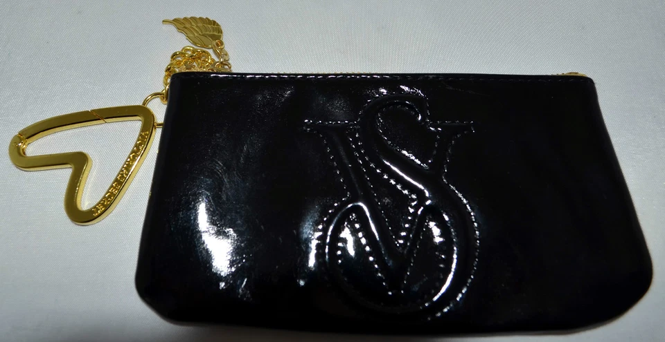 Clutch Victoria's Secret preta de couro envernizado sintético com etiqueta de coração grande - Imagem 3 de 4