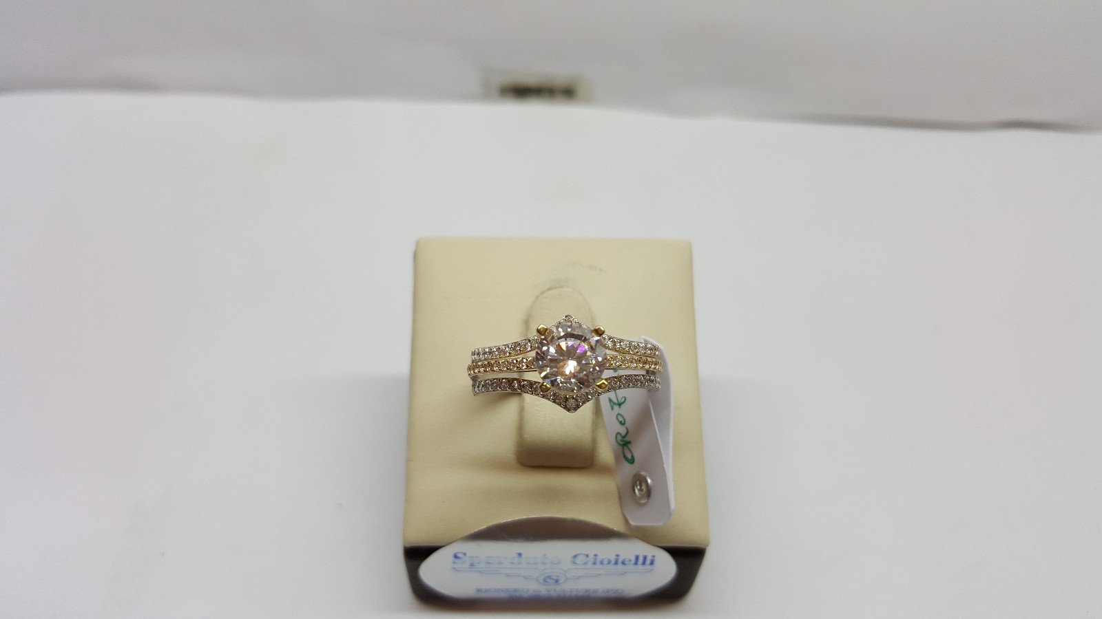 Foto 1 di 10