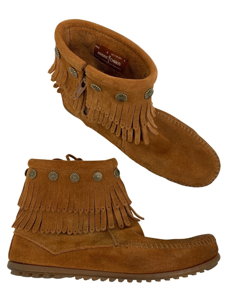 ソフト Minnetonka Sz 8 Womens Suede Fringe Moccasin Boots Tan Stud Zip