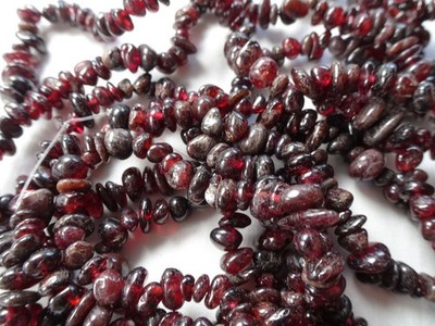 15 1/2'' Str Natural Garnet Stone Beads Smooth Pebble/Chips 4-9mm Wide #A159 DNG
