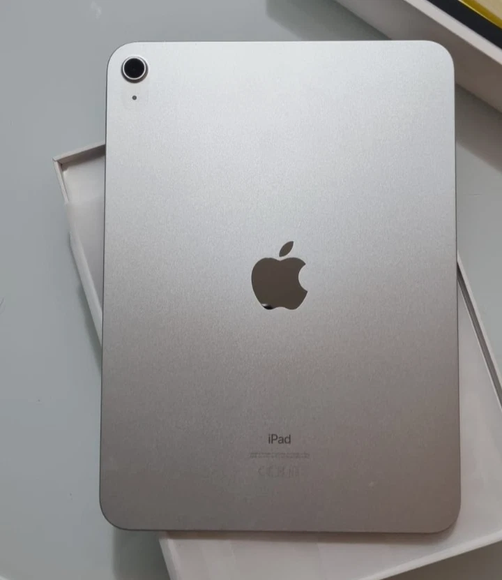 Apple iPad 10a Gen. 64GB, Wi-Fi, 10,9" - Argento - Immagine 2 di 3