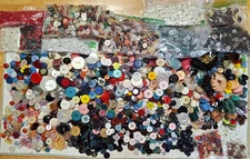 NEW+VINTAGE 4lb LOT CRAFT SEWING SEAMSTRESS COLORFUL PLASTIC BUTTONS SETS SINGLE