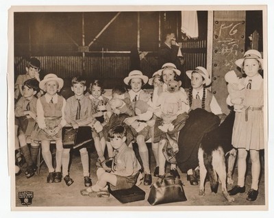 Rare Penbury Grove School Students Refugees Montreal UK Canada Large Press Photo