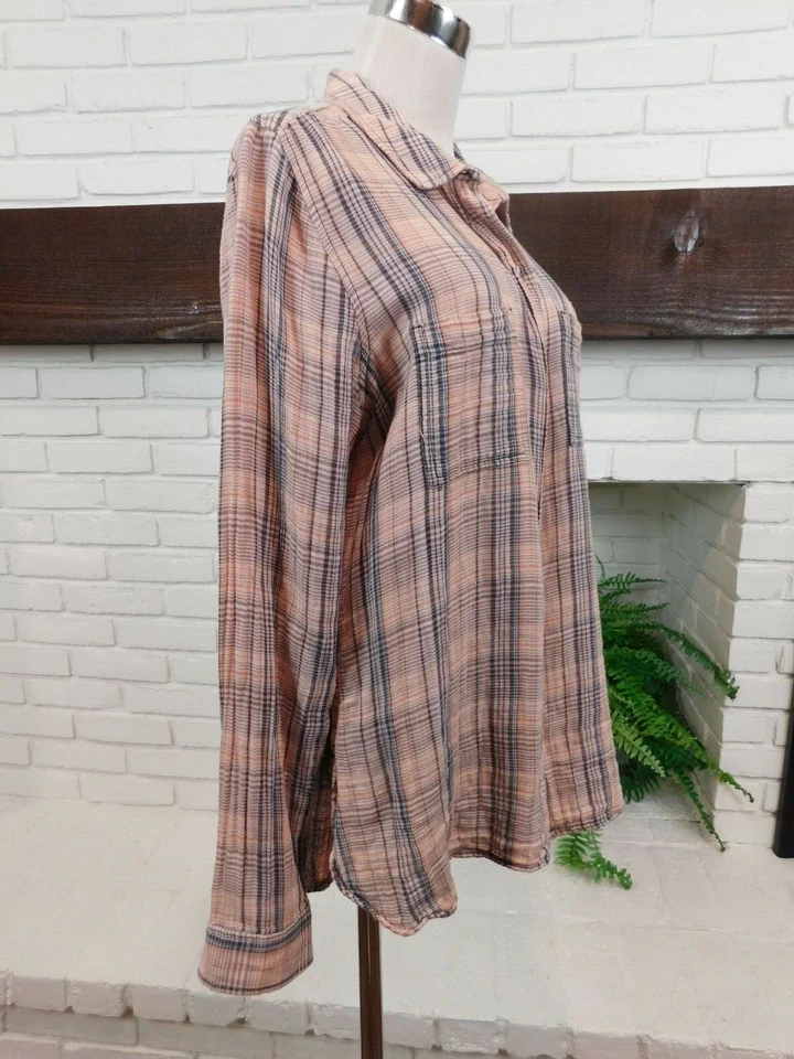 Camisa Top Informal Melrose and Market Talla L Abotonada Manga Larga Rosa a Cuadros Foto 2 de 4