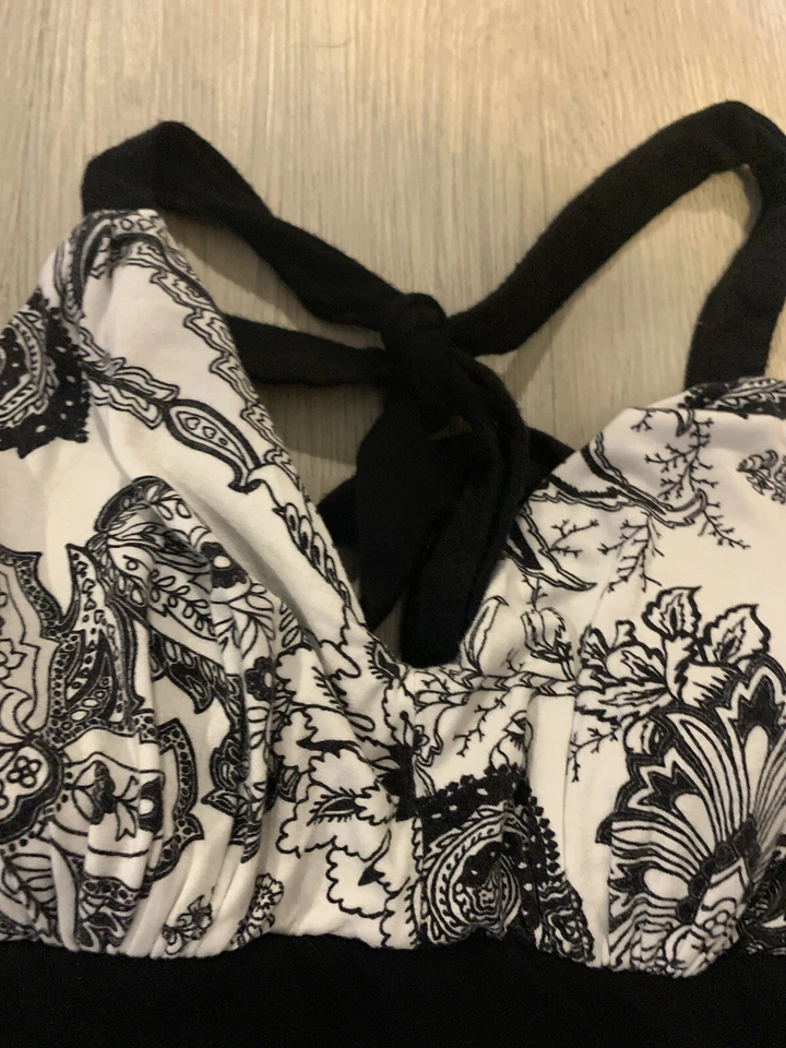 Vestido longo floral Karen Kane preto e branco feminino tamanho pequeno pequeno pequeno - Imagem 4 de 4