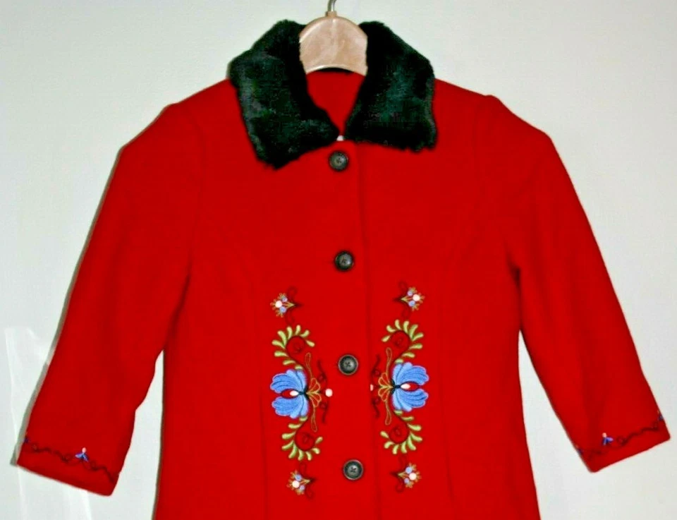 Abrigo para niña Hanna Andersson rojo lana bordado dobladillo de piel negro talla 110 o 5 EE. UU. Foto 2 de 4