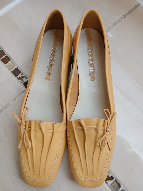 Enzo Angiolini Womens LauraLee Yellow Leather Slip On Pleated Flats Sz 7.5 N