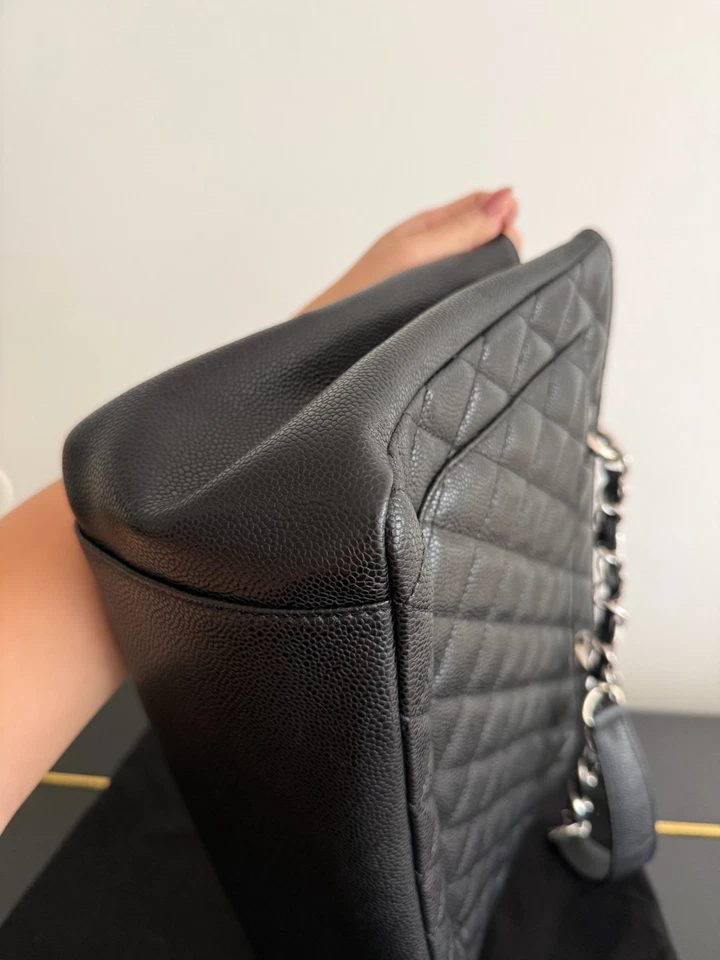 Bolso Chanel Grand Shopping Acolchado Caviar XL Negro Foto 4 de 4