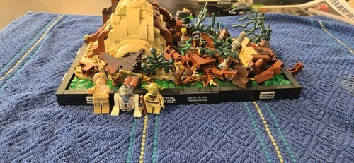 LEGO Star Wars Dagobah Jedi Training Diorama 75330 Complete Set with Minifigures