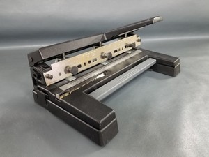 Swingline 2-4 Hole Heavy Duty Paper Punch #450