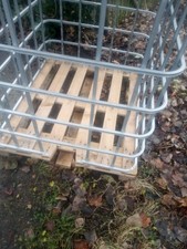 IBC Gitterboxen mit Holzpalette