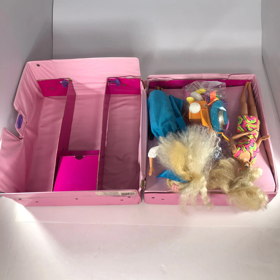 Mattel Muñeca Barbie Estuche de Transporte con Muñecas Accesorios Lote De Colección Foto 4 de 4