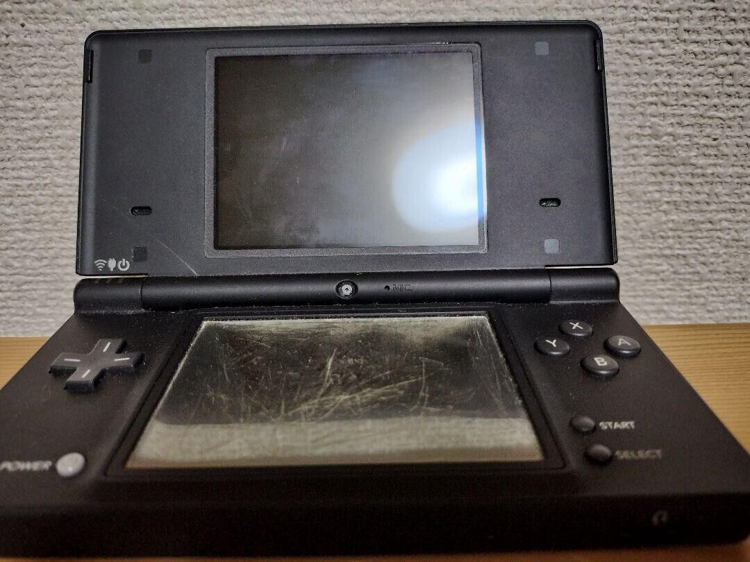Nintendo DSi Reshiram & Zekrom Edition Pokemon Black Nintendo DSi Reshiram & Zekrom Edition Pokemon Black