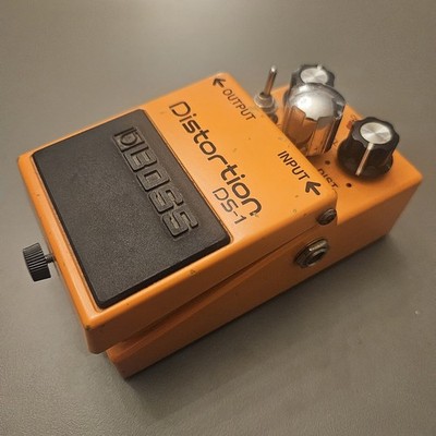 Modifizierter Boss DS-1 Distortion (Joe Satriani Mod.) Gitarreneffektpedal.