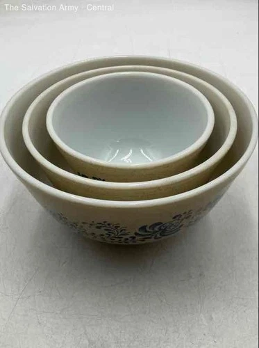 Pyrex Beige Collectible Kitchenware Round Mixing Bowl 3 Piece Set