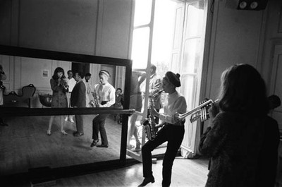 Catherine Deneuve Francoise Dorleac in the set of Les Demoiselles - Old Photo 4