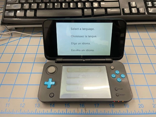 Nintendo  2DS XL Handheld Console  Black/Turquoise with game and charger