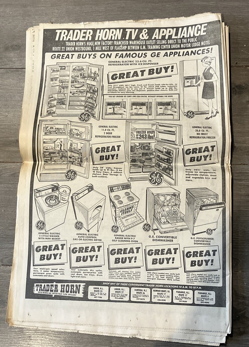 vintage L.G.B news paper design タンクトップ AUGUST 9 1974 STAR LEDGER NEWSPAPER - NIXON RESIGNS Final Edition