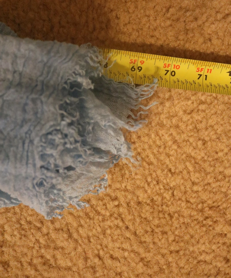 Tickled Pink女式蓝色褶皱围巾披肩棉混纺长69英寸 — 第 4/4 张图片