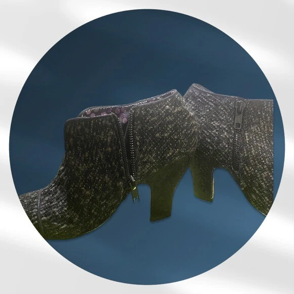 Bota Mutiny by Irregular Choice Black Tweed and Sequence Pump - Imagem 3 de 4