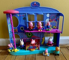 Peppa Pig  s Ultimate Electronic Play Center Playset Hasbro 2021  9 Figures