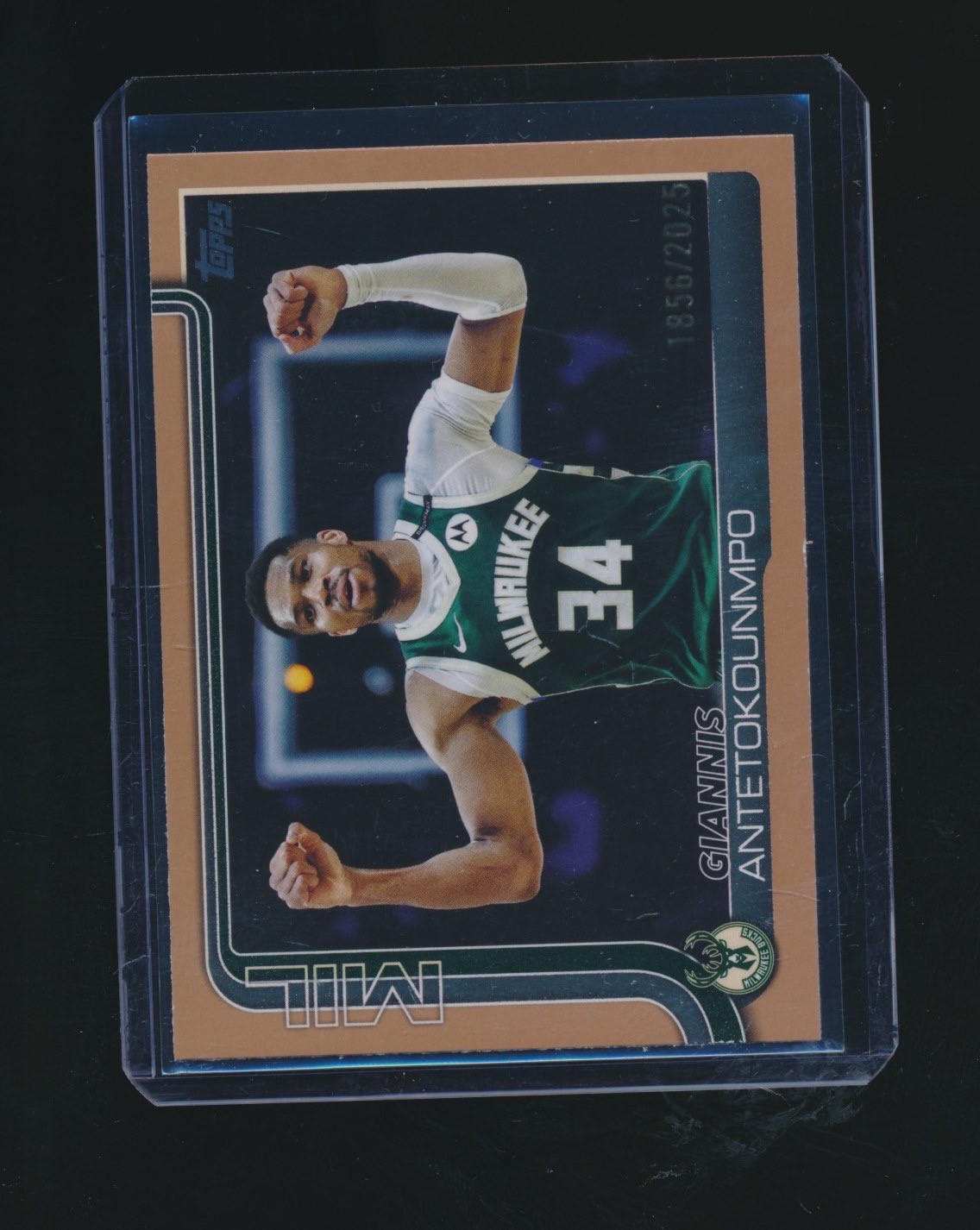 GIANNIS ANTETOKOUNMPO 2025-26 TOPPS GOLD PARALLEL 1856/2025 #54