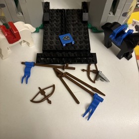 Legoland Castle Black Falcons 6074 Black Falcon's Fortress Near Complete Read