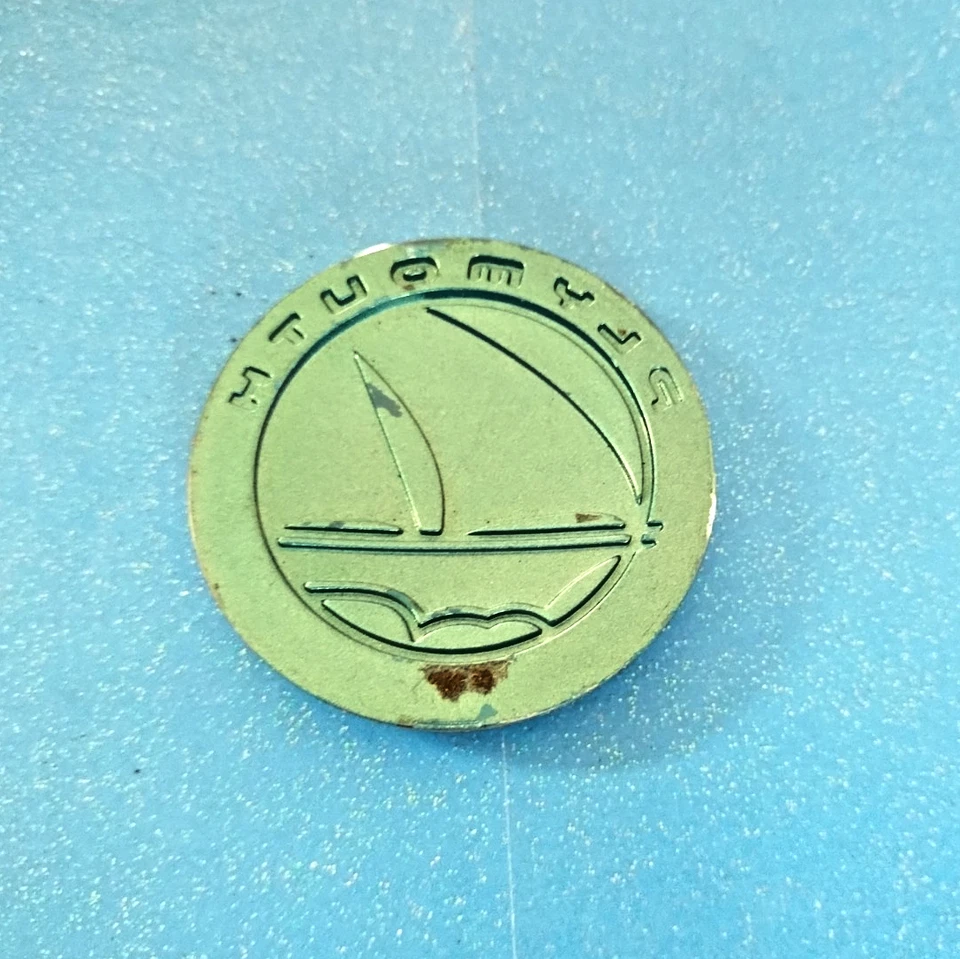 Emblema com capuz logotipo navio azul-petróleo e prata Plymouth Neon/Voyager - Imagem 4 de 4