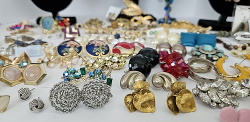 Vintage Estate Costume Jewelry 105 Items Monet, Trifari, SC, Richelied + Variety - Picture 18 of 23
