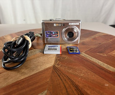 Samsung L730 7.2MP Digital Camera - Silver W Battery  Charging Cable