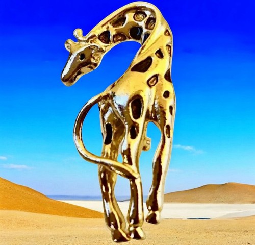 GIRAFFE Brooch Goldtone Pin with Inlaid Brown Stones