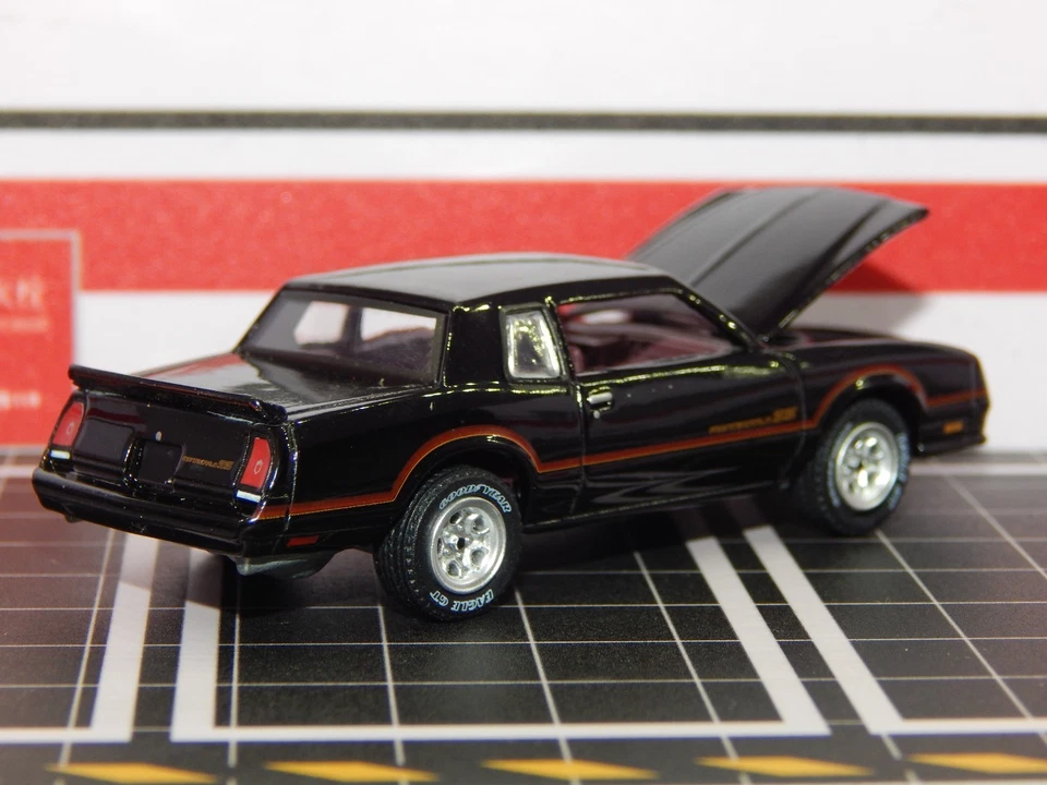 Chevy Monte Carlo SS 1985 '85 negro rojo acabado stock RR 1/64 réplica diorama Foto 2 de 4