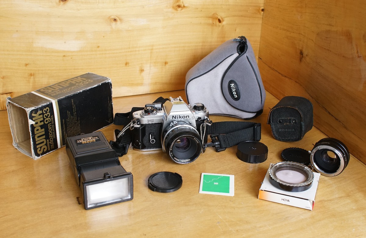 Nikon FG 35mm Film Camera w/ 50mm F2.0 lens Extras Tested Working 