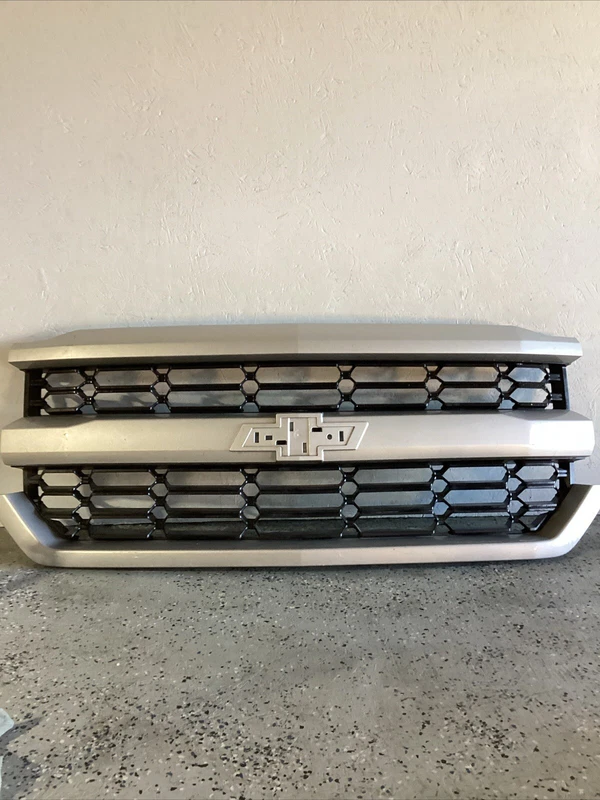 Chevrolet Silverado 1500 Grille 2016 2017 2018 Used JL3Z8200MA