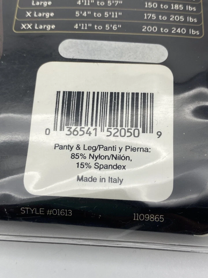 Meias estilo renda floral feitas na Itália tamanho pequeno em preto - Imagem 3 de 4
