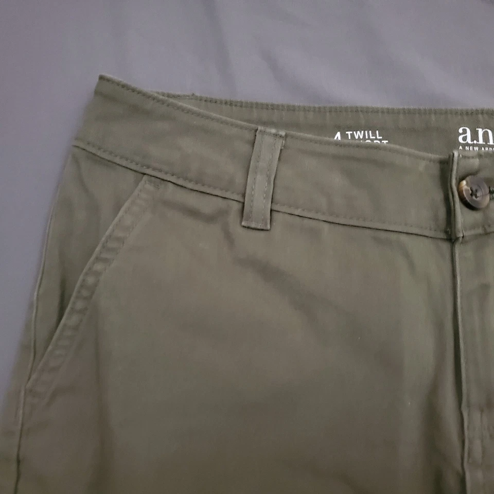 Pantalones Cortos ANA Para Mujer Talla 4 Sarga Chino Tiro Medio 4.5" Entrepierna Algodón Verde Foto 2 de 4