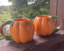 NWT Two Hallmark Ceramic Pumpkin Coffee Mugs Twisted Vine Handle Fall Halloween 