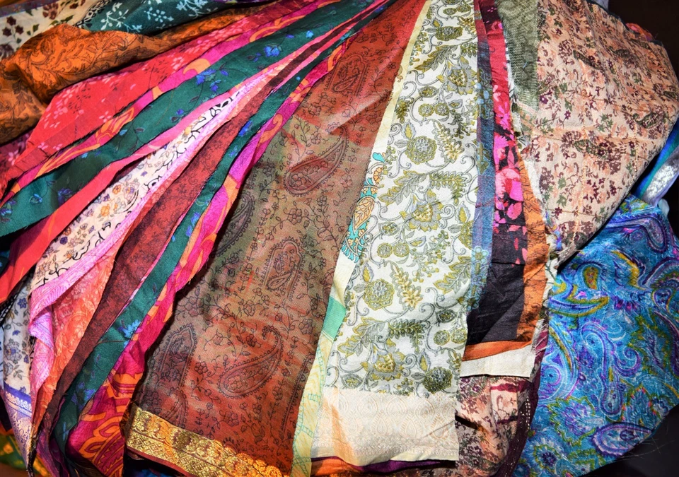 100g Lot Silk Vintage Sari Fabric remnants scrap Bundle Long stripes - Image 2 of 3