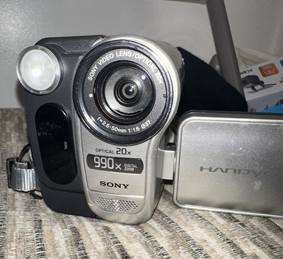 Sony Handycam CCD-TRV138 Hi8 Camcorder 20x Optical 990x Digital
