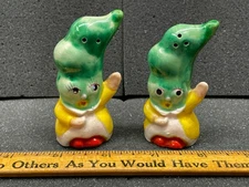 Sweet Pea Pod Anthropomorphic Salt Pepper Shakers Japan Cork Stoppers Vintage 3"