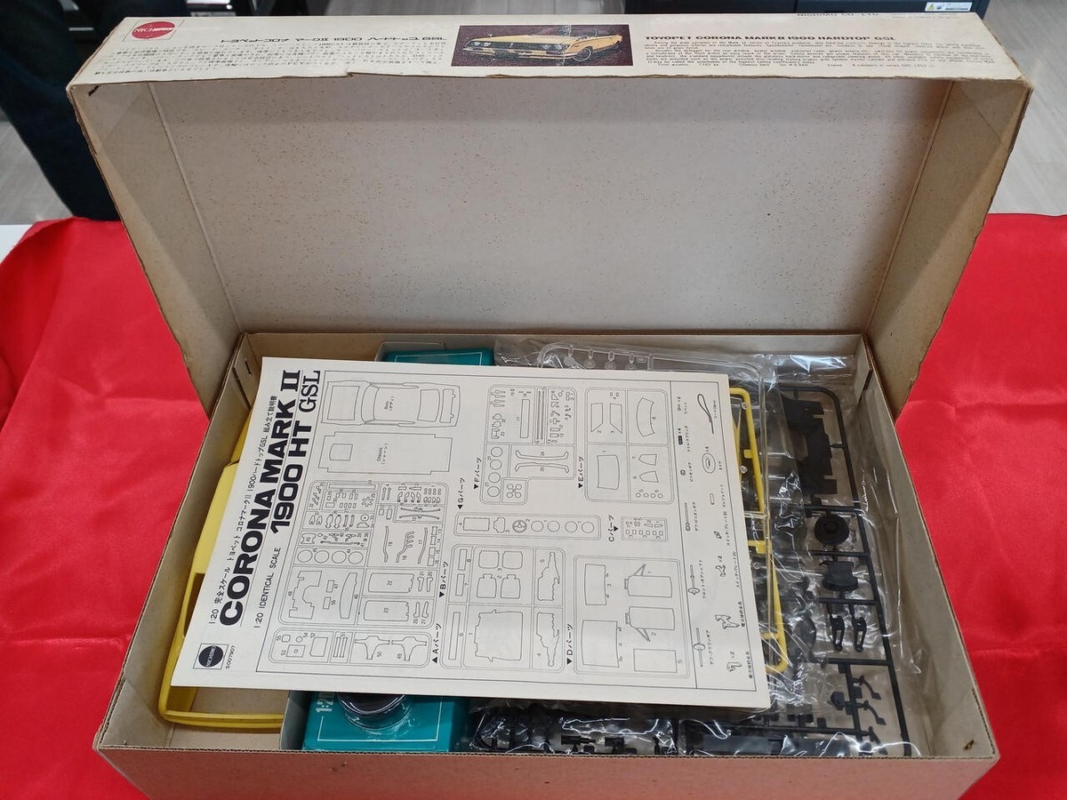 Nichimo 1/20 Toyota Corona Mark II 1900 Hardtop RT72-S Vintage Kit