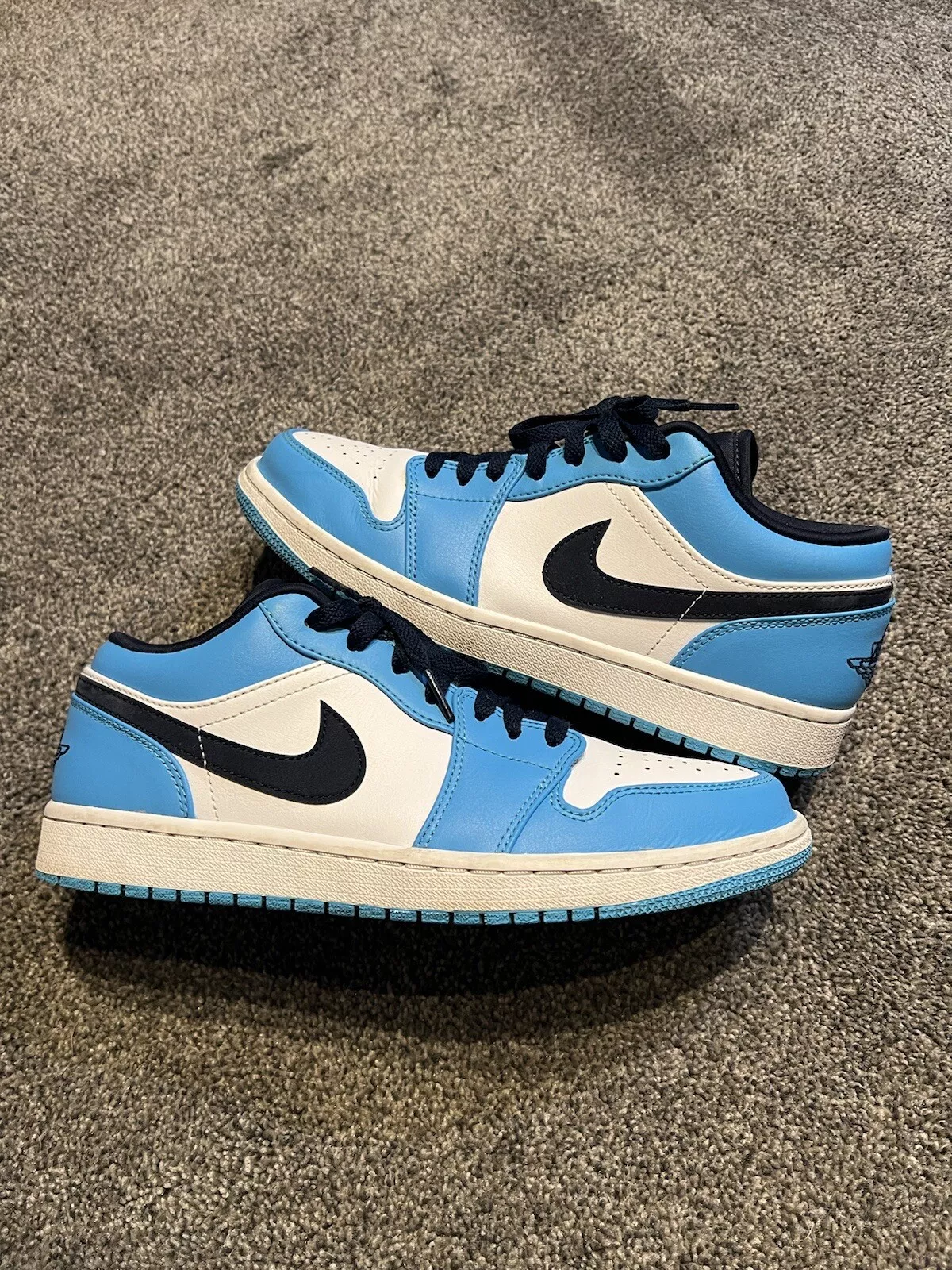 Taille 8,5   Jordan 1 Low UNC 2021 avec autocollant suprême