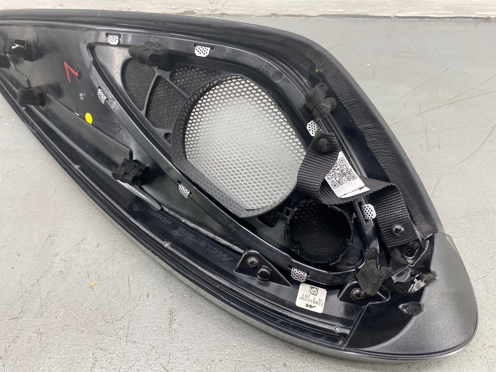 2020-2023 MCLAREN GT FRONT LEFT DOOR PANEL SPEAKER TRIM BAROLO RED 22NB452GP