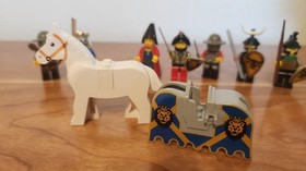 LEGO Castle: Royal Knight's Castle (6090) - Complete with Instructions No Box